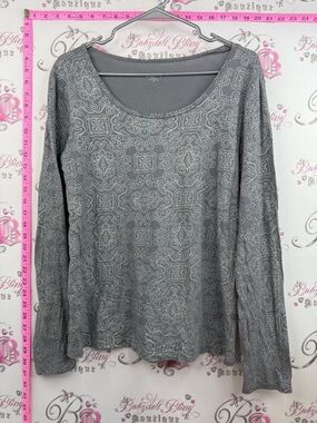 LOFT shirt long sleeves Gray Long Sleeve Scoop Neck Top with Subtle Pattern